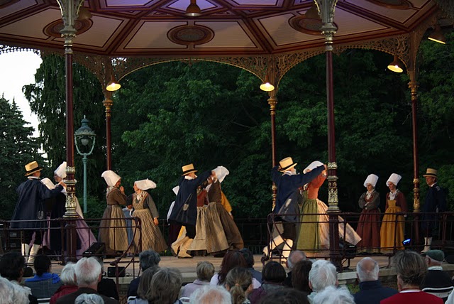 Danseurs et danseuses lors d'une représentation